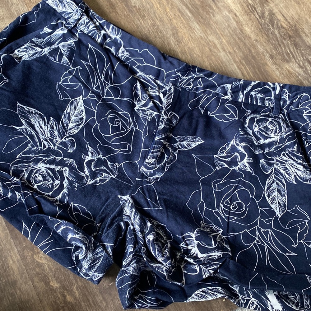 Linen floral shorts